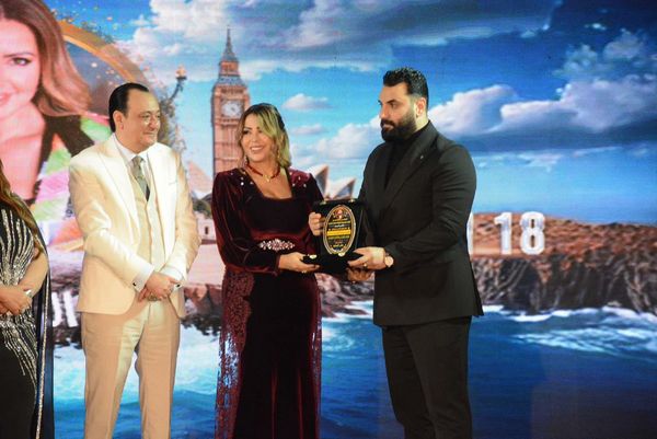 المصمم العراقي العربي احمد البديري عضو لجنة تحكيم ملكة جمال العرب في مصر ومكرما ً على ابداعاته المصمم العراقي العربي احمد البديري عضو لجنة تحكيم ملكة جمال العرب في مصر ومكرما ً على ابداعاته