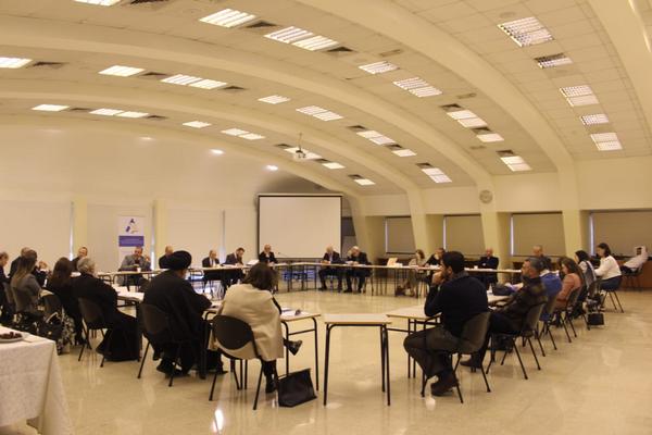 عنوان: طاولة مستديرة حول قوانين الحضانة وسن الزواج مع رؤساء المحاكم الروحية الاسلامية – المسيحية عنوان: طاولة مستديرة حول قوانين الحضانة وسن الزواج مع رؤساء المحاكم الروحية الاسلامية – المسيحية