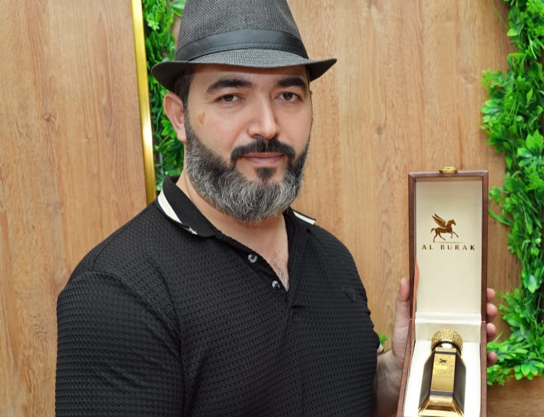 خبير العطور محمد فؤاد الحراكي ومحل البراق للعطور في الشارقة ..